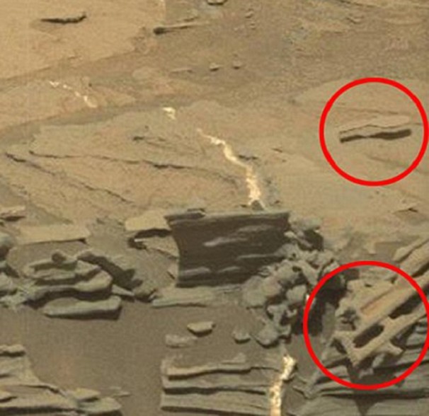 Что торчит из Марса?