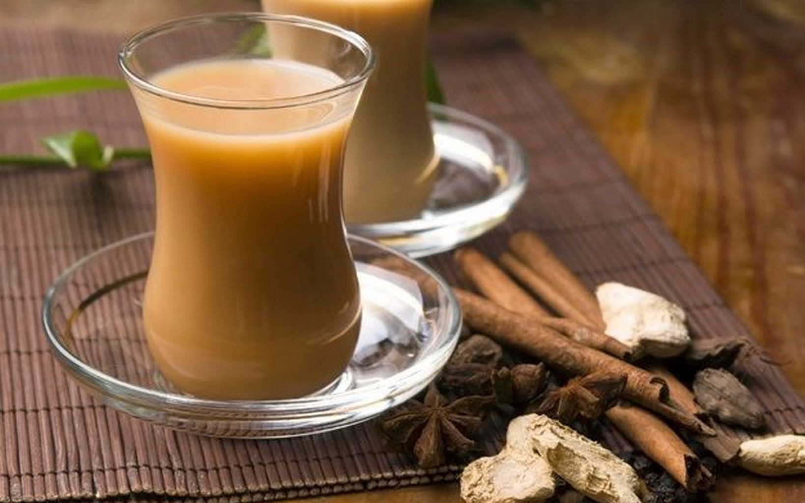 Чай с молоком рецепт приготовления. Милк масала. Чай индийский "масала". Чай масала с молоком. Пряный чай масала.