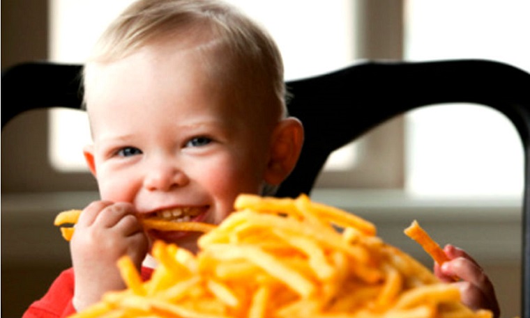 Ученые определили, какая пища более вредна для детей
