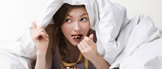 Дефект сна заставляет людей большое количество есть, считают ученые