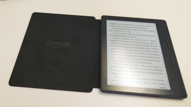 Amazon представила электронную книгу Kindle Oasis