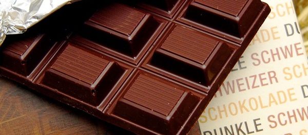 Ученые: 30 г горького шоколада в день предупреждает происхождение рака