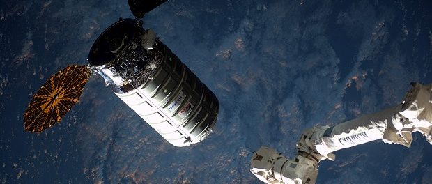 Американский грузовик Cygnus во вторник покинет МКС для экспериментов