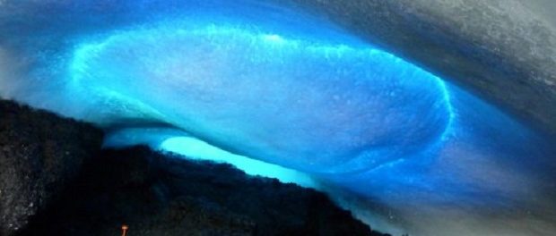Ученые попробуют отыскать следы инопланетян в голубом льду, привезенном из Антарктиды