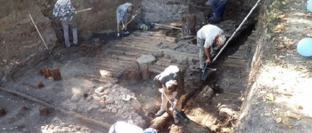 На Театральной площади археологи обнаружили кабак XVII века