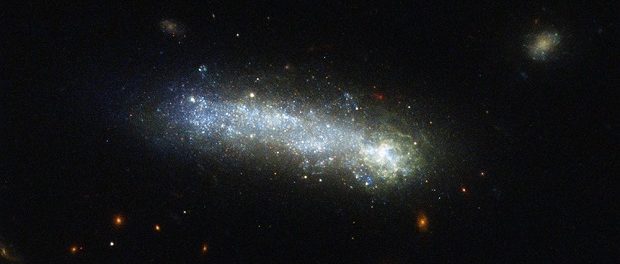 Телескоп Hubble снял редкую галактику-головастик LEDA 36252