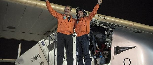 Самолет на солнечных батареях Solar Impulse 2 завершил кругосветное путешествие