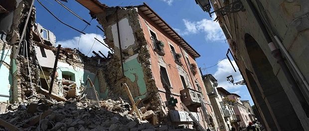 Cотрудники экстренных служб обнаружили 247 жертв землетрясения в Италии: операция по поиску пострадавших продолжается