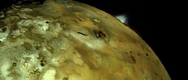 Юпитер «замораживает» атмосферу собственной луны Ио каждые 42 часа — Ученые