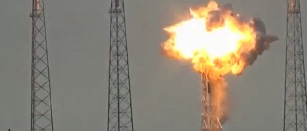 Взрыв на мысе Канаверал: SpaceX потеряла ракету и спутник связи