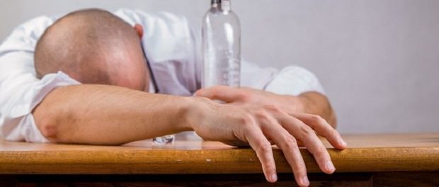 Спирт не влияет на выработку гормонов возбуждения