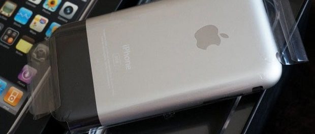 Москвич реализует на Avito «самый первый» iPhone за млн руб.