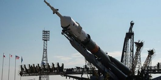 Ракету с кораблем «Союз МС-02» установили на стартовой площадке Байконура