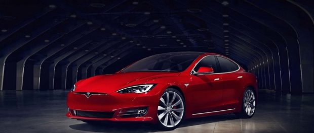 Tesla Model S стала самым быстрым серийным автомобилем