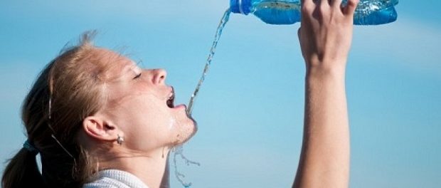 Вода в пластиковых бутылках наносит вред здоровью — Ученые