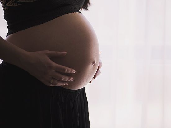 Благодаря кесареву сечению женщины стали чаще рожать больших детей — Ученые