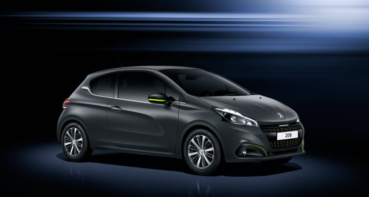 На британском рынке появился новый Peugeot 208 Black Edition