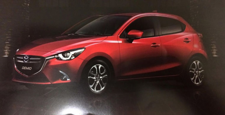 В Сети появились первые официальные фото обновлённого хэтчбека Mazda2