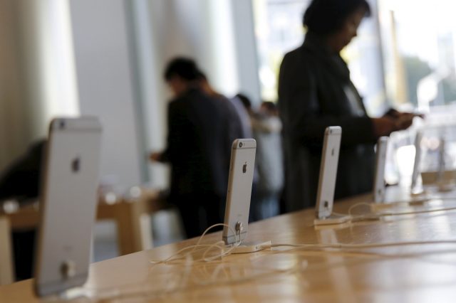 Китайский суд принял сторону Apple в споре с местной компанией, обвинившей производителя смартфонов iPhone в копировании дизайна