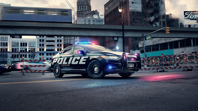 Форд в первый раз отправил гибриды на службу в полицию