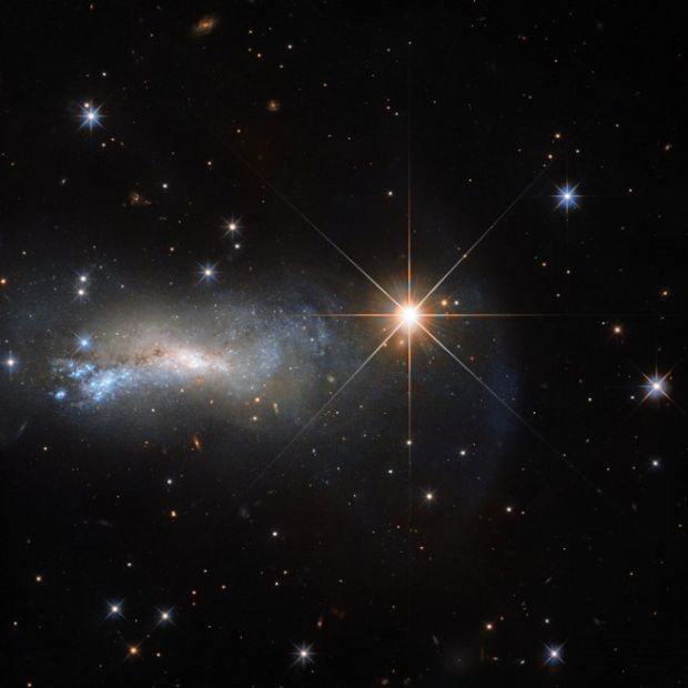 «Хаббл» заснял звезду, которая по яркости затмила целую галактику
