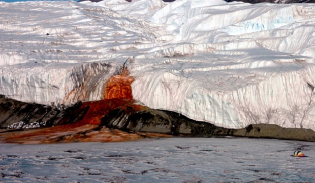 Ученые разгадали тайну Кровавого водопада в Антарктиде