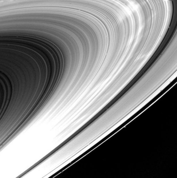 Cassini записал звуки Сатурна