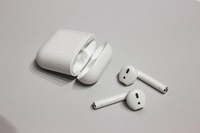 Большинство пользователей удовлетворили наушники AirPods от Apple