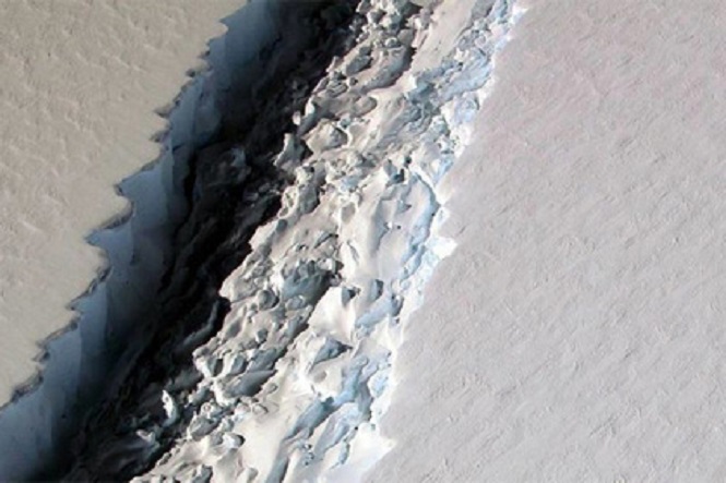 В Антарктиде отыскали новейшую огромную трещину