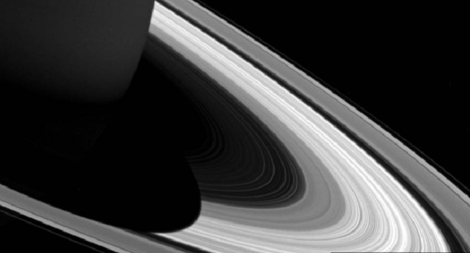NASA опубликовало снимок Cassini тени Сатурна на его кольцах