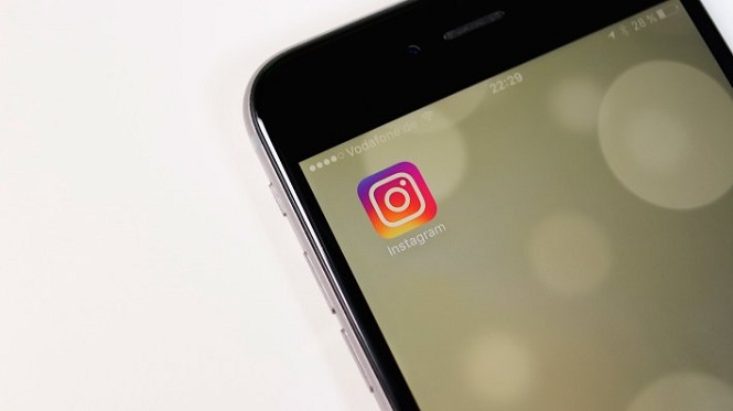 Социальная сеть Instagram добавил в Stories поиск по геолокации и хэштегам