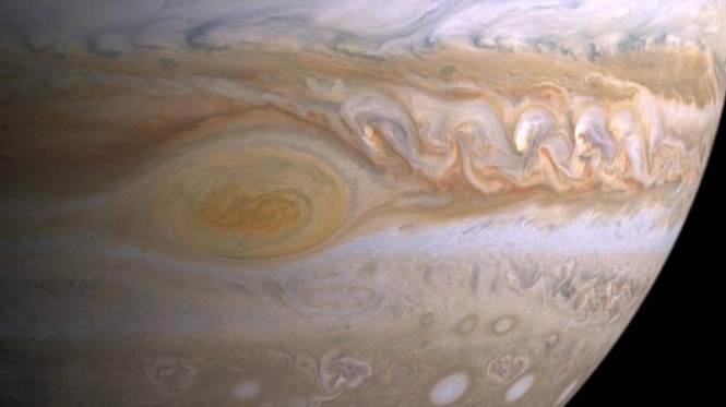 При помощи программы Google на Юпитере увидели очертания «монстров»