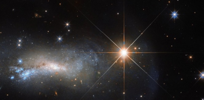 Астрономы отыскали звезду, превращающуюся в тыкву