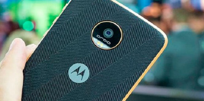 Стали известны цены на новые мобильные телефоны от Motorola