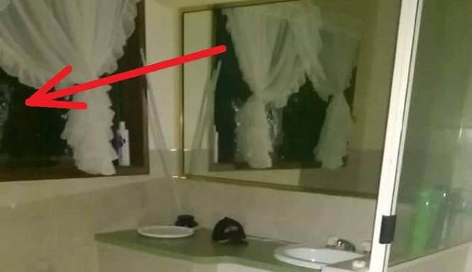 Необычный снимок, сделанный в ванной комнате