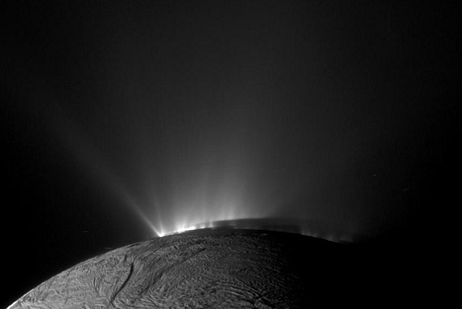 Cassini продемонстрировал изумительное фото солнечного затмения на Сатурне
