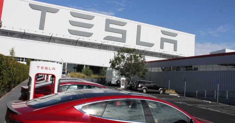 Квартальный ущерб Tesla вырос в 1,4 раза