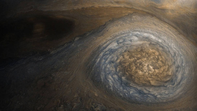 Ученые из NASA показали снимок Малого красного пятна Юпитера
