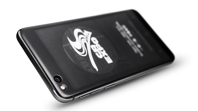 Двухэкранный YotaPhone 3 поступает в реализацию