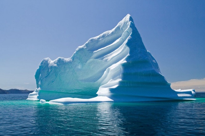 Детальные кадры мегаайсберга в Антарктиде