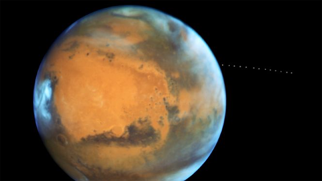 Космический зонд NASA получил уникальные фотографии Фобоса