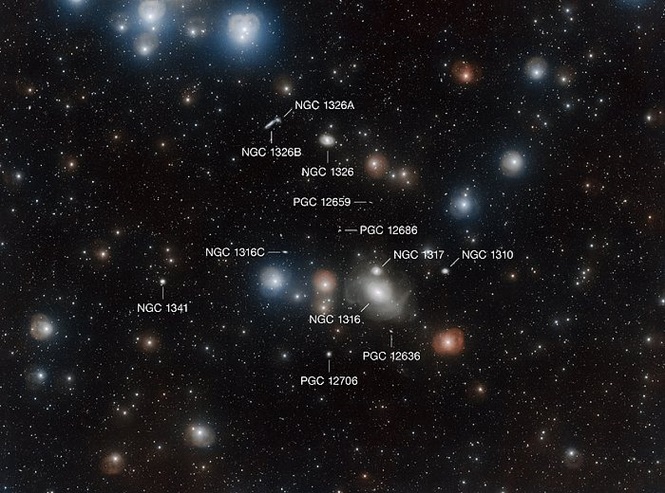 Астрономы опубликовали фото «лица бога» в созвездии Печи