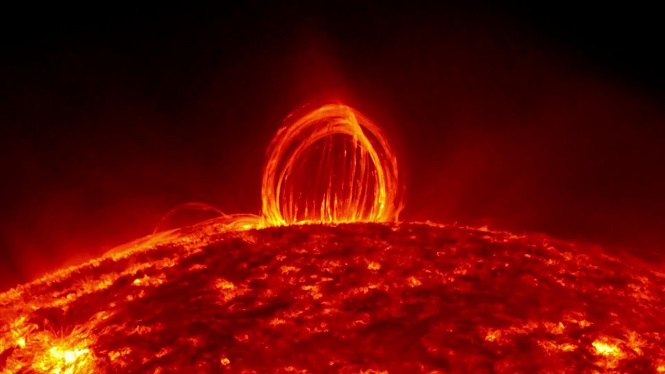 На Солнце образовался огромный протуберанец в 500 000 километров