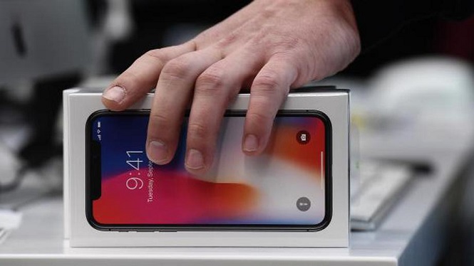 В Сети торгуют коробками для iPhone X