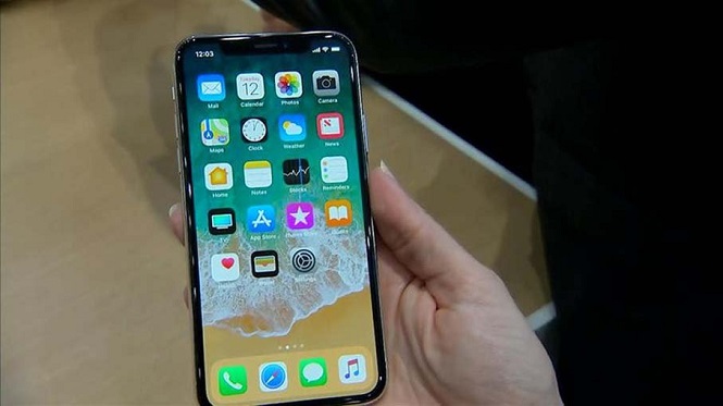 Специалист поведал, когда ожидать падения цен на iPhone X