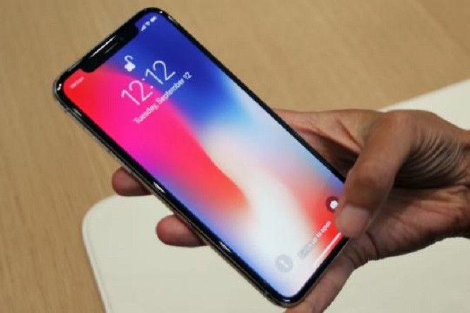 Первые клиенты iPhone X столкнулись с серьёзными неувязками