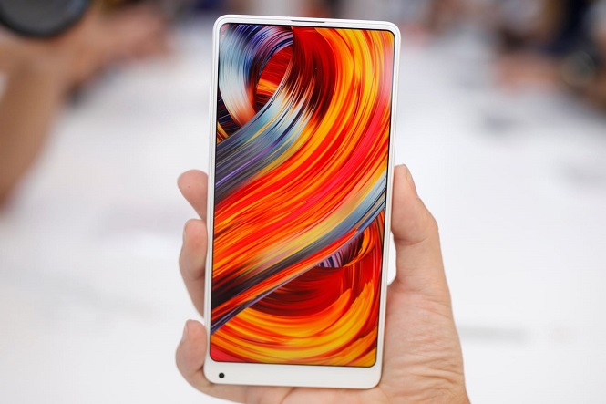 Безрамочный Xiaomi Mi MIX 2 готовится к российскому релизу