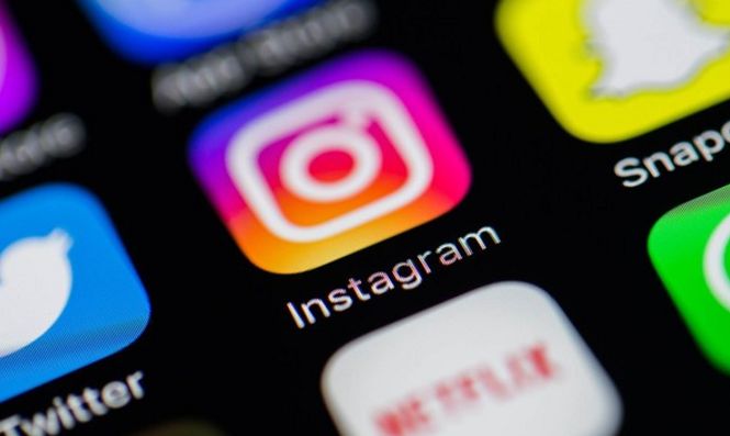 В социальная сеть Instagram сейчас можно сохранять старые истории