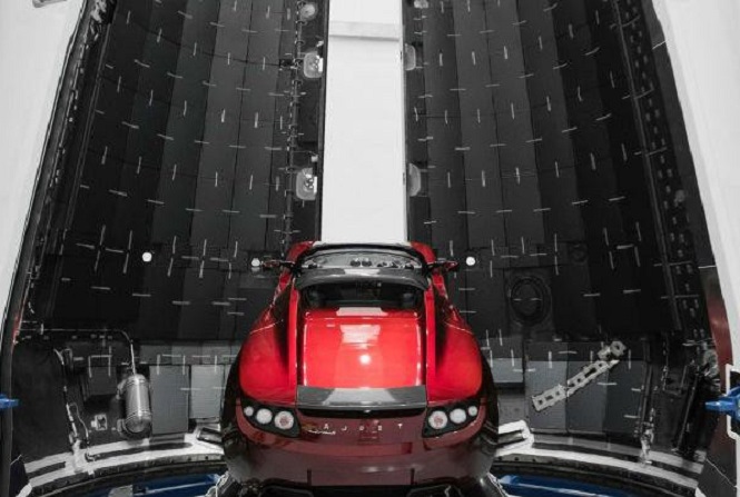 Илон Маск обнародовал фото автомобиля, который отправят на Марс