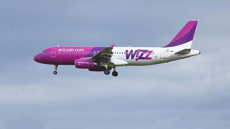 В самолет авиакомпании Wizz Air, летевший из Кутаиси в Грецию, угодила молния